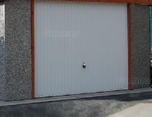 GARAGES AND CARPORTS xx - Up and over door position